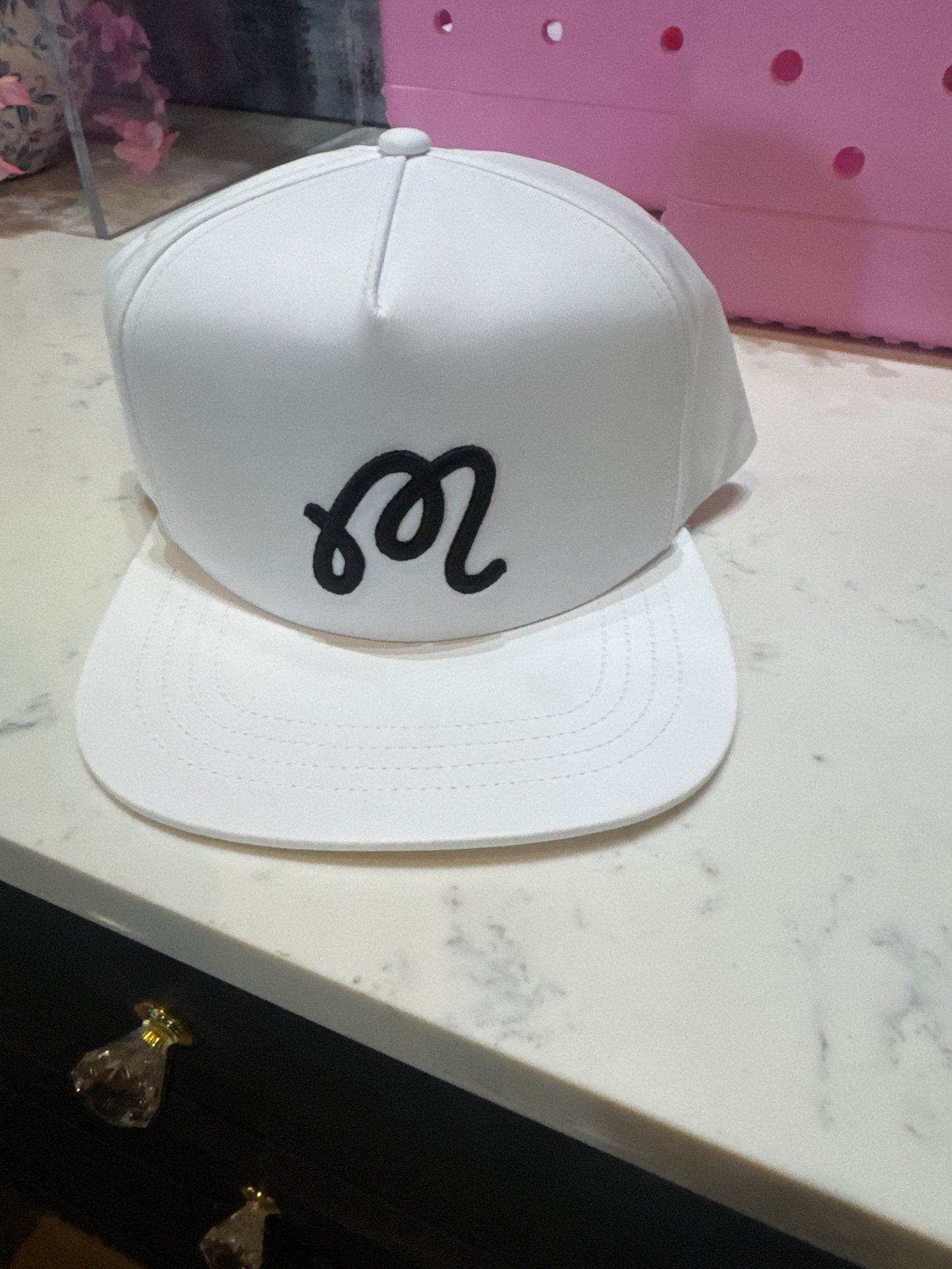 M-snapback-white os