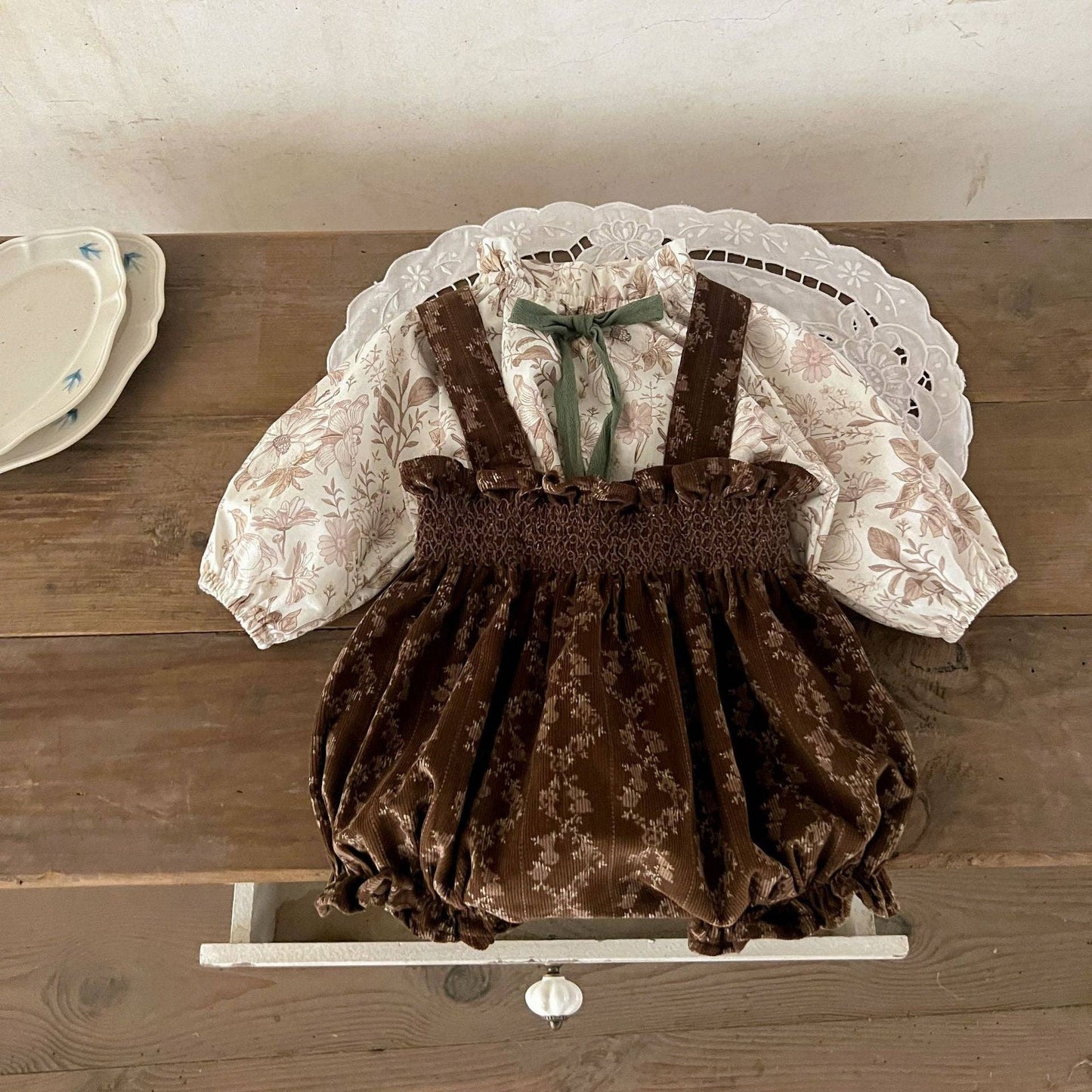Arrival Autumn Baby Girls Vine Print Bow-Tied Long Sleeves Top And Vintage Strap Overalls Clothing Set: Beige / 80 (9-12M)