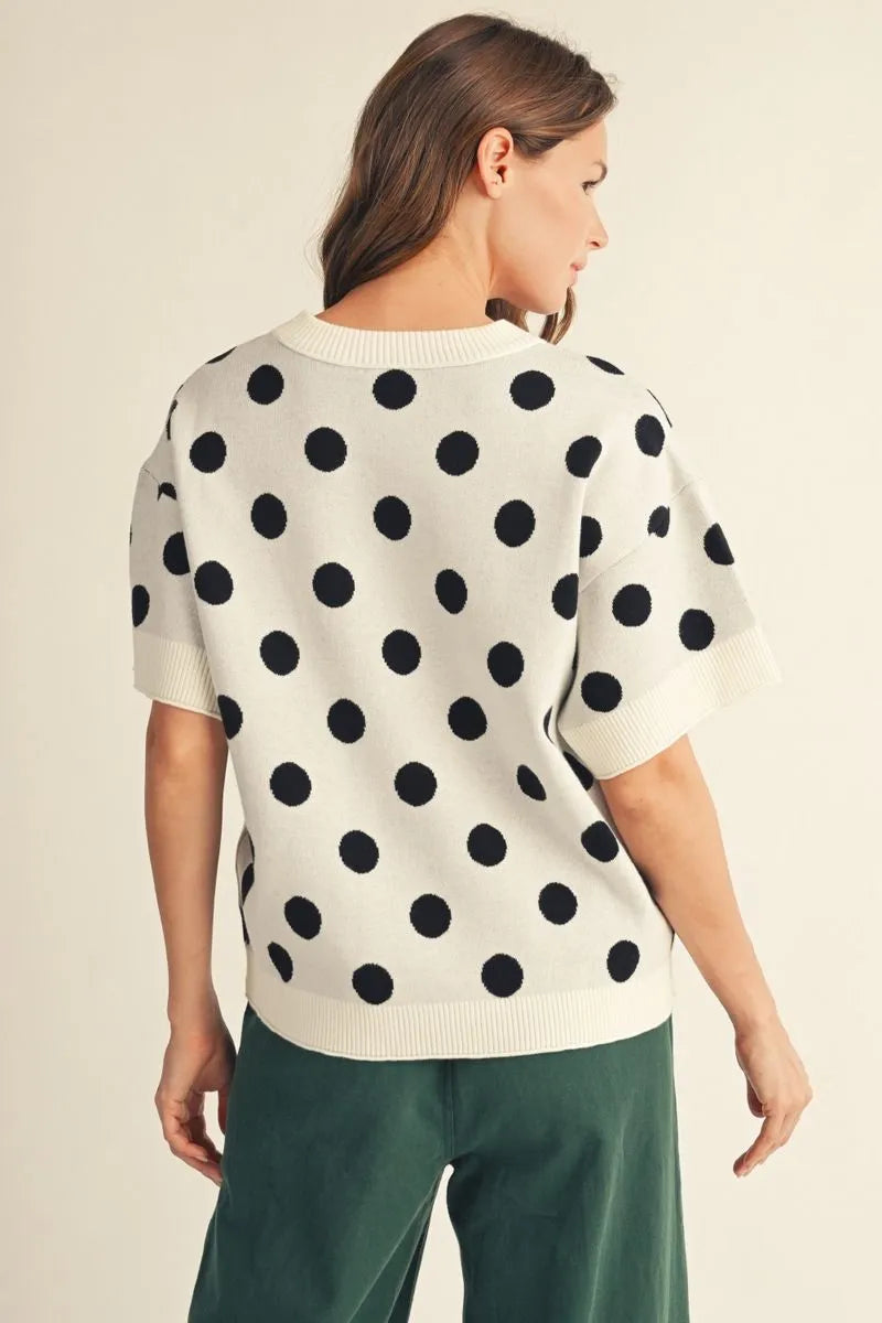 Short sleeves polka dot comfy sweater top.