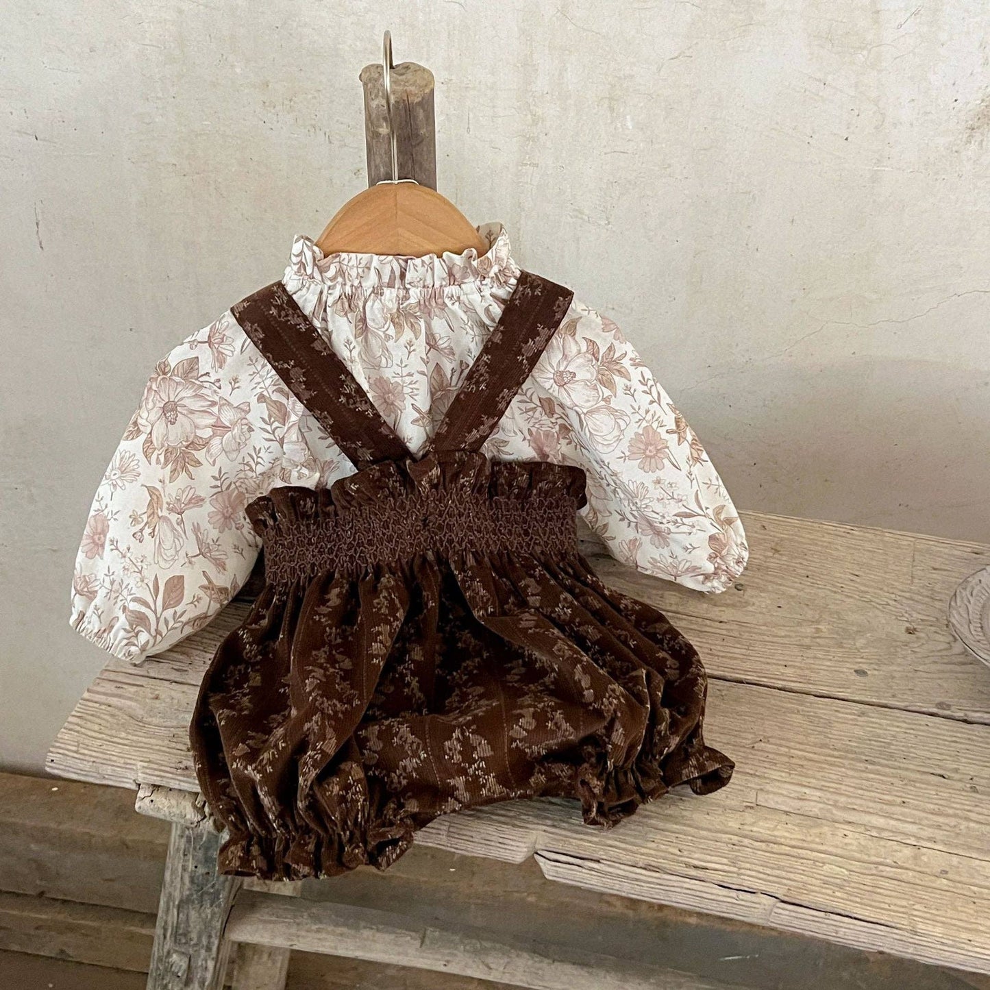 Arrival Autumn Baby Girls Vine Print Bow-Tied Long Sleeves Top And Vintage Strap Overalls Clothing Set: Beige / 66 (3-6M)
