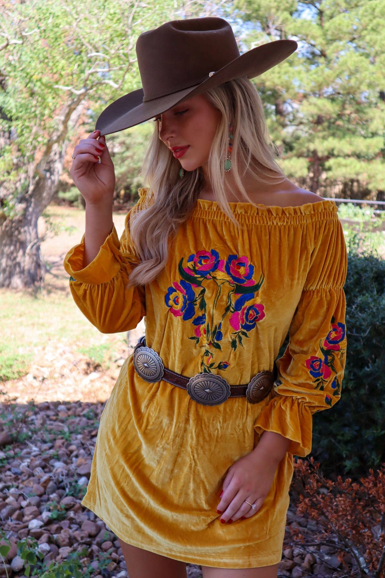 MK137 EMBROIDERY BELL SLEEVE TUNIC: M / Mustard