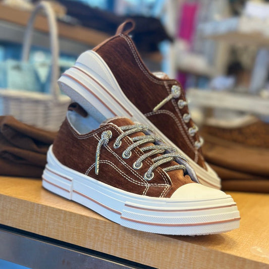 Very G Aman Velvet Sneaker