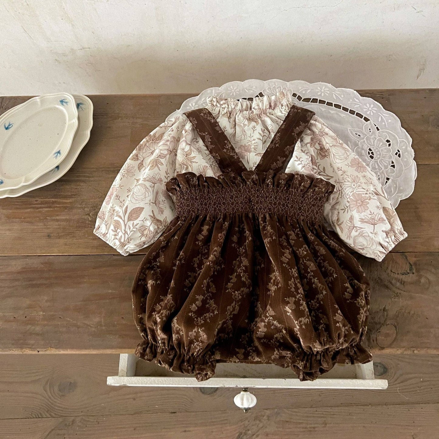 Arrival Autumn Baby Girls Vine Print Bow-Tied Long Sleeves Top And Vintage Strap Overalls Clothing Set: Beige / 80 (9-12M)