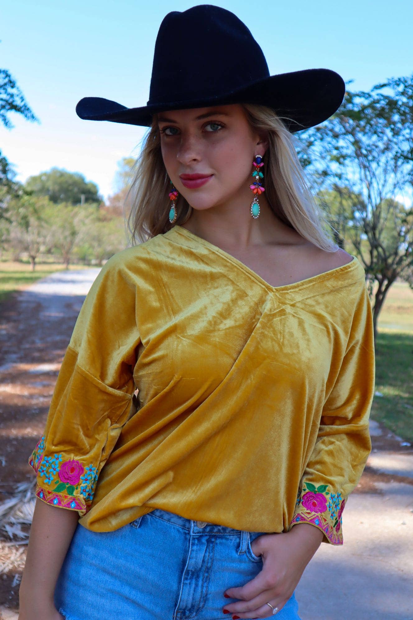 MK136 EMBROIDERY TOP: M / Mustard