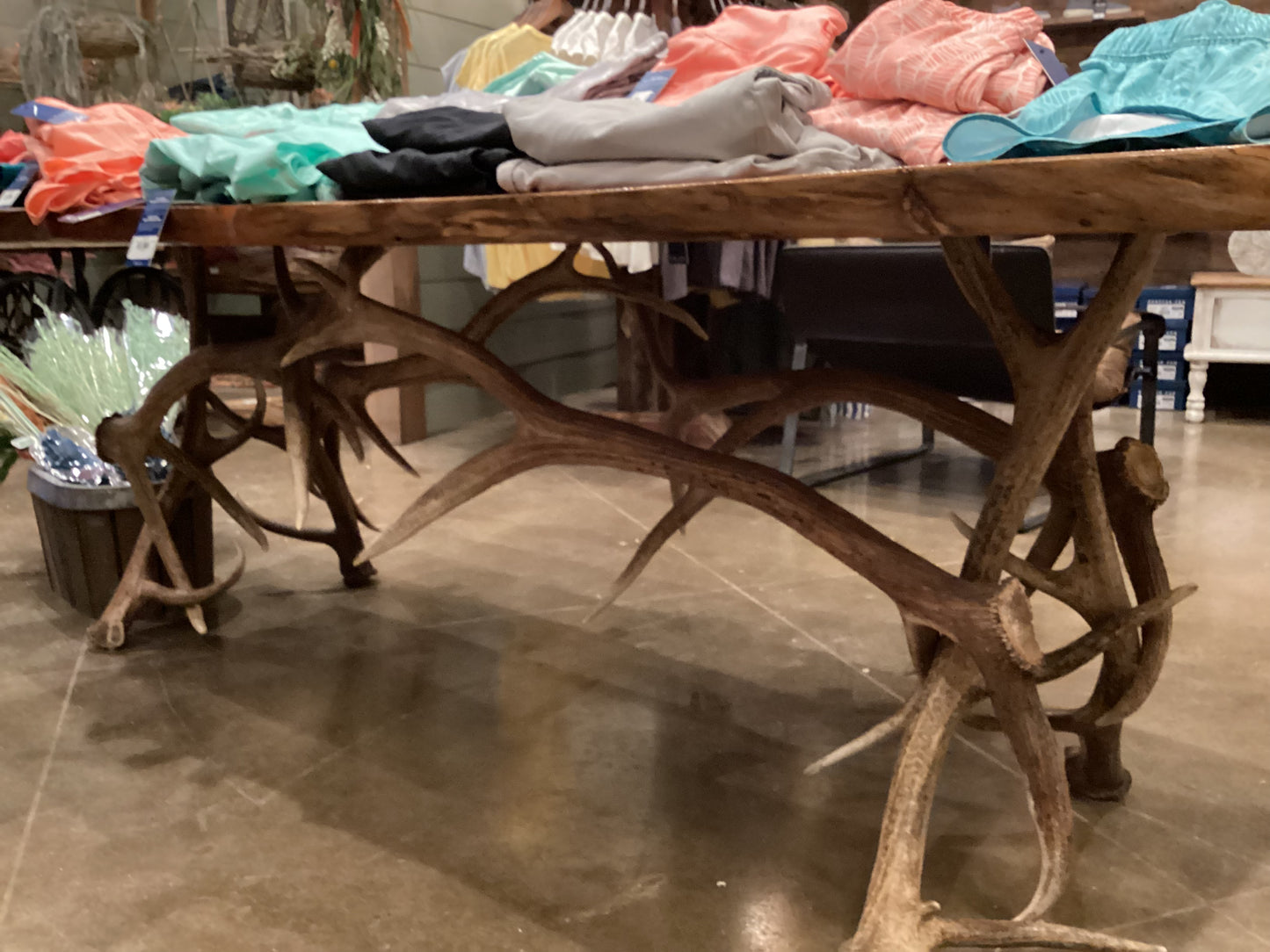 Elk dining table